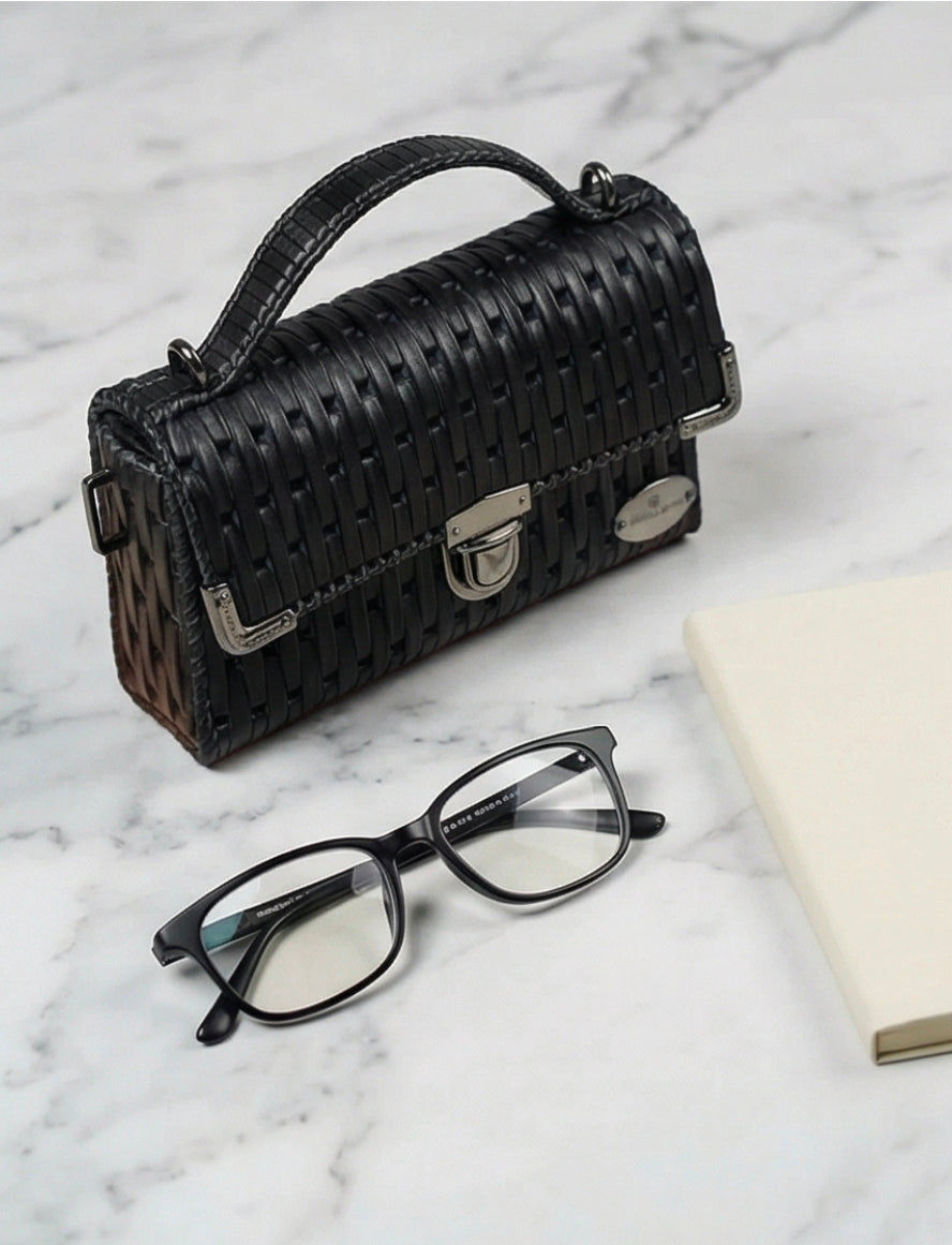 The Valmont Mini - In Black
