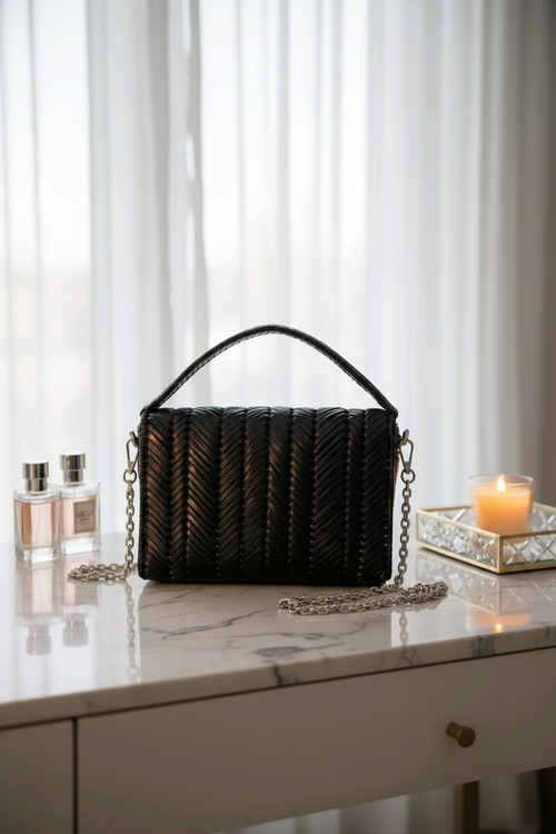 AURA CROSSBODY BAG IN BLACK