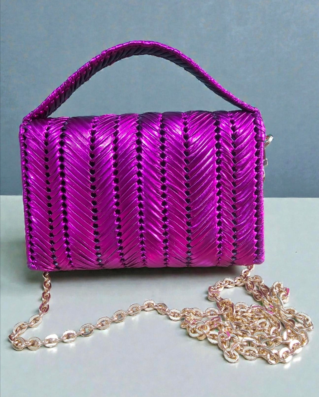 AURA CROSSBODY BAG IN HOT PINK