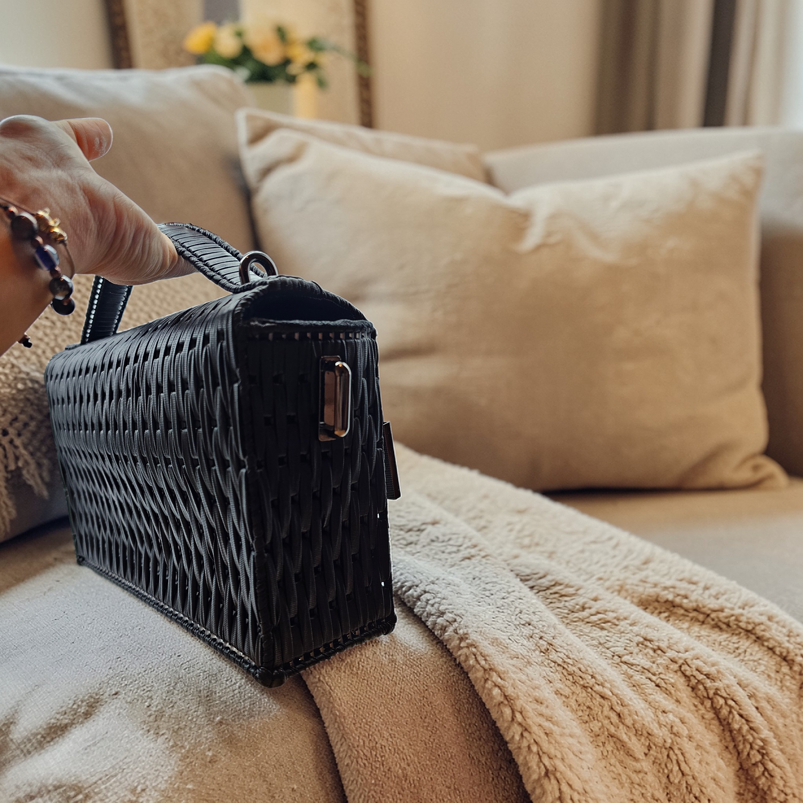 The Valmont- In Black