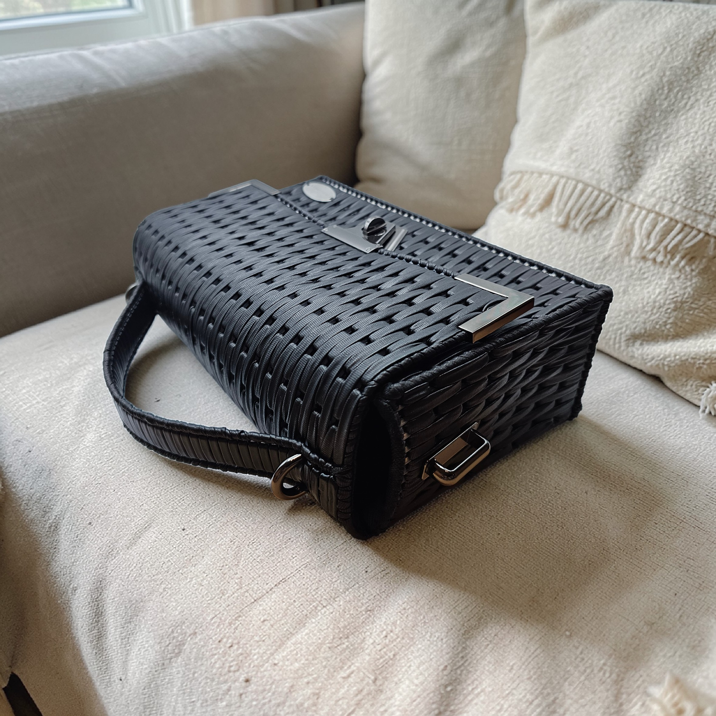 The Valmont- In Black