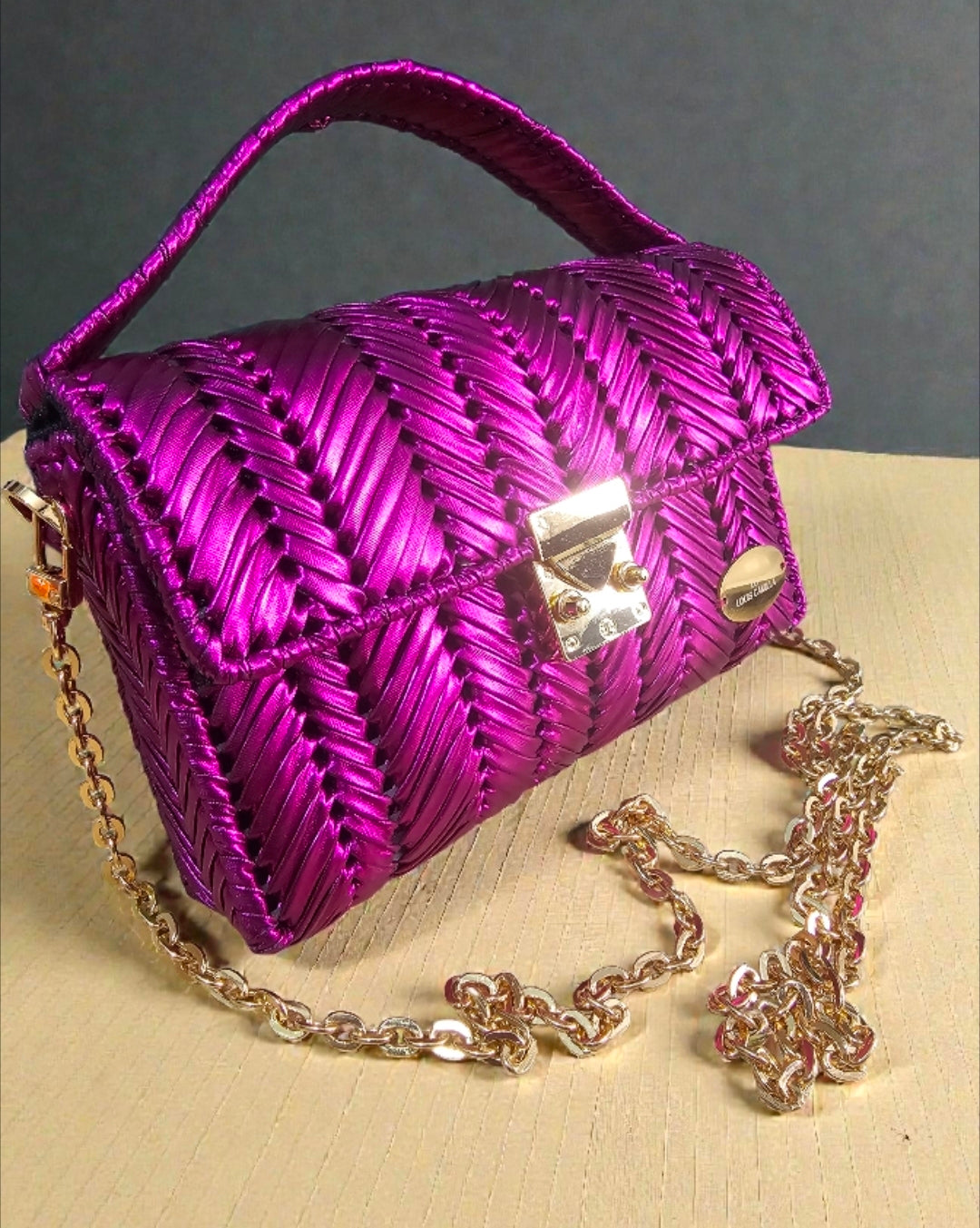 AURA CROSSBODY BAG IN HOT PINK