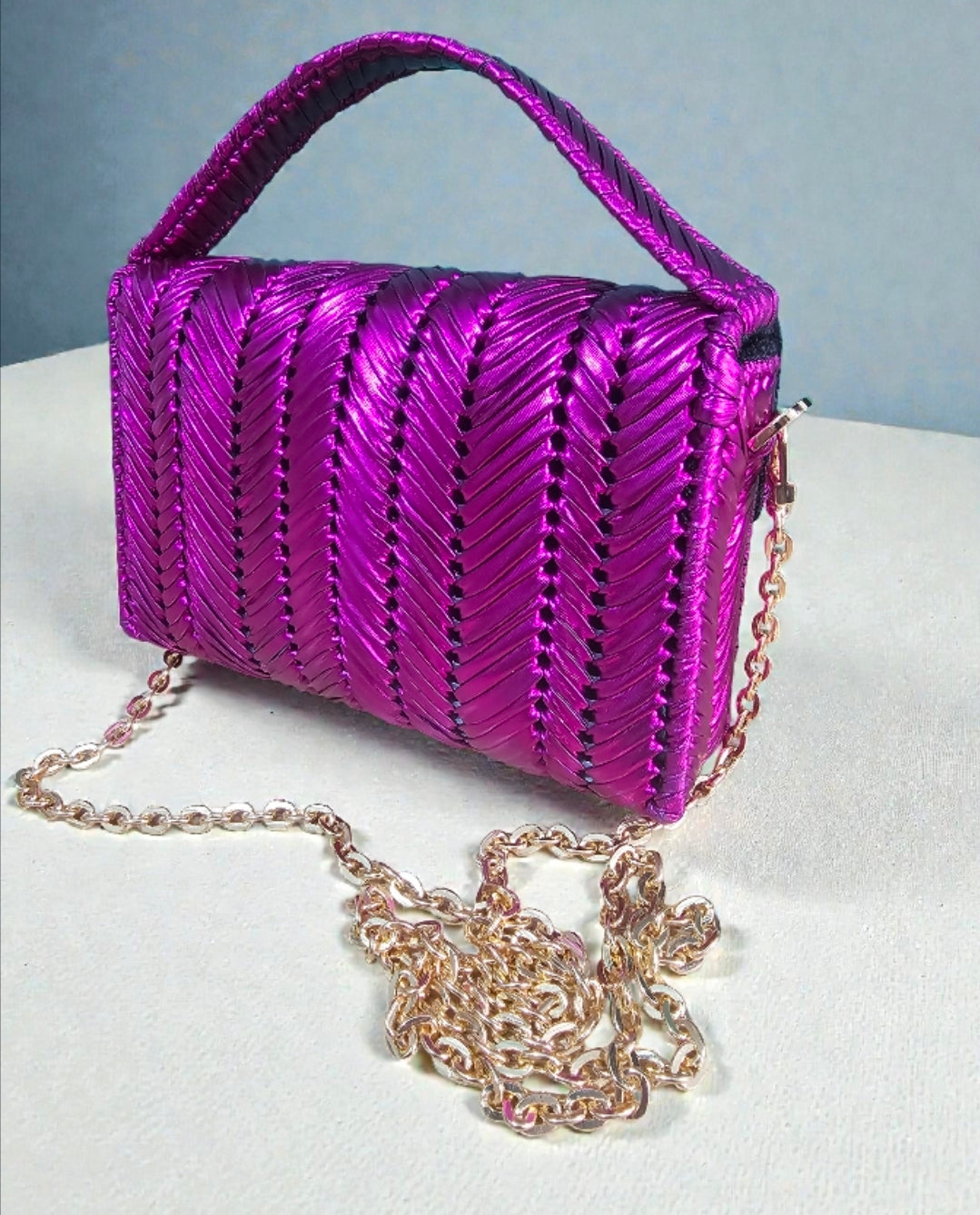 AURA CROSSBODY BAG IN HOT PINK